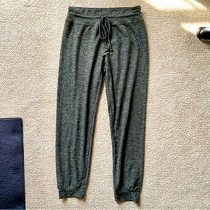 Beyond yoga green lounge joggers, size Small
